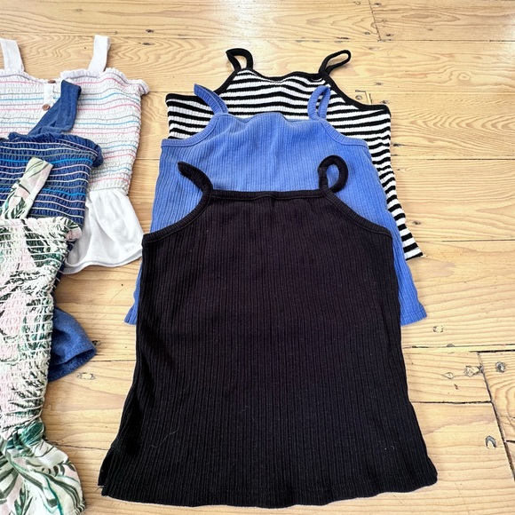 3/$15 Bundle of 6 Old Navy Tank Tops Girls 10-12 - Picture 4 of 6